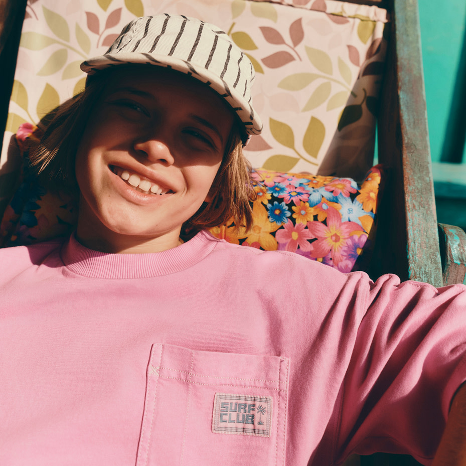 Boy wearing pink T-shirt and cap