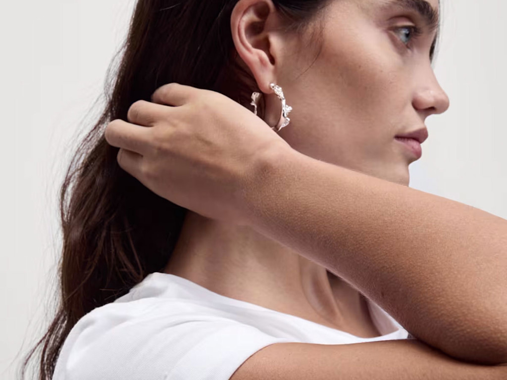 Woman wearing white T-shirt