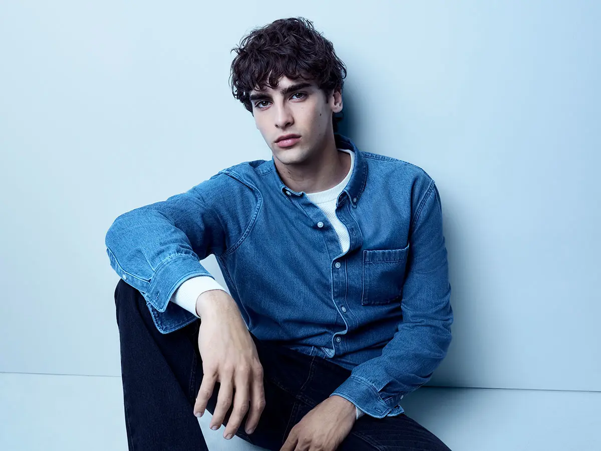 Man wearing denim shirt and dark-blue jeans 