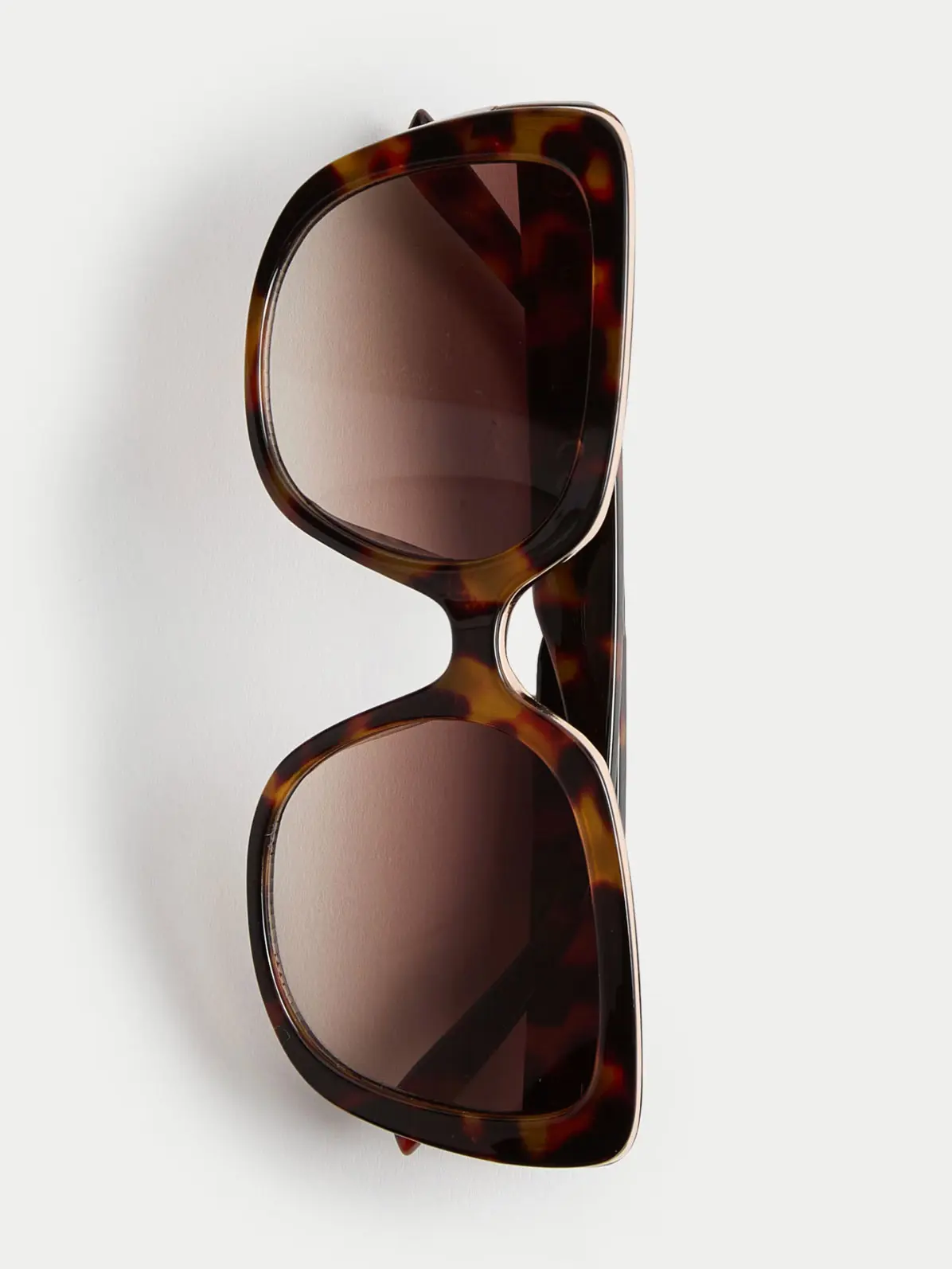 Cat-eye sunglasses