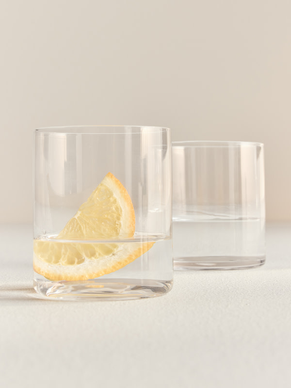 Drinking glass with lemon slice