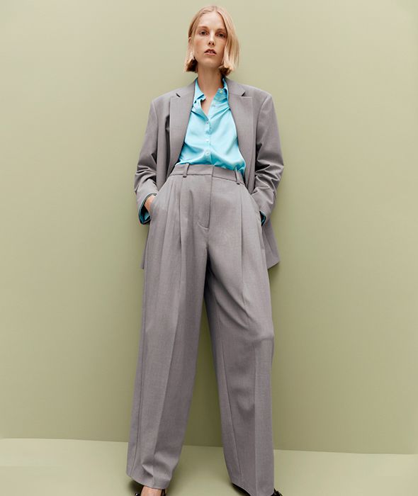 Shoes to Wear with Wide Leg Trousers: Finding the Perfect Match