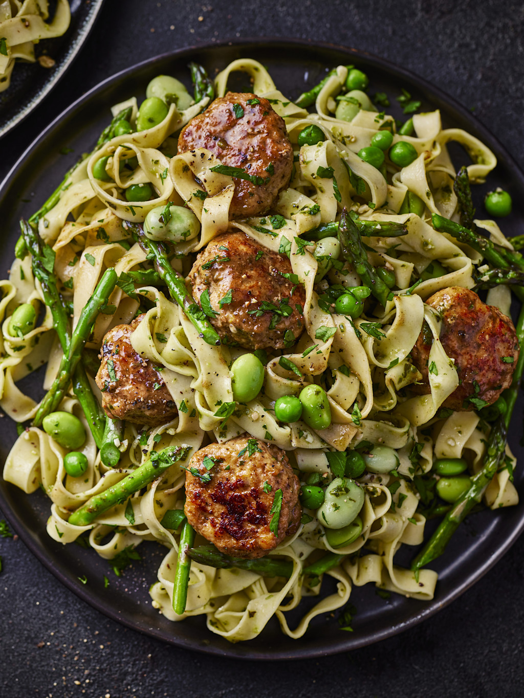 Pasta with meatballs and asparagus