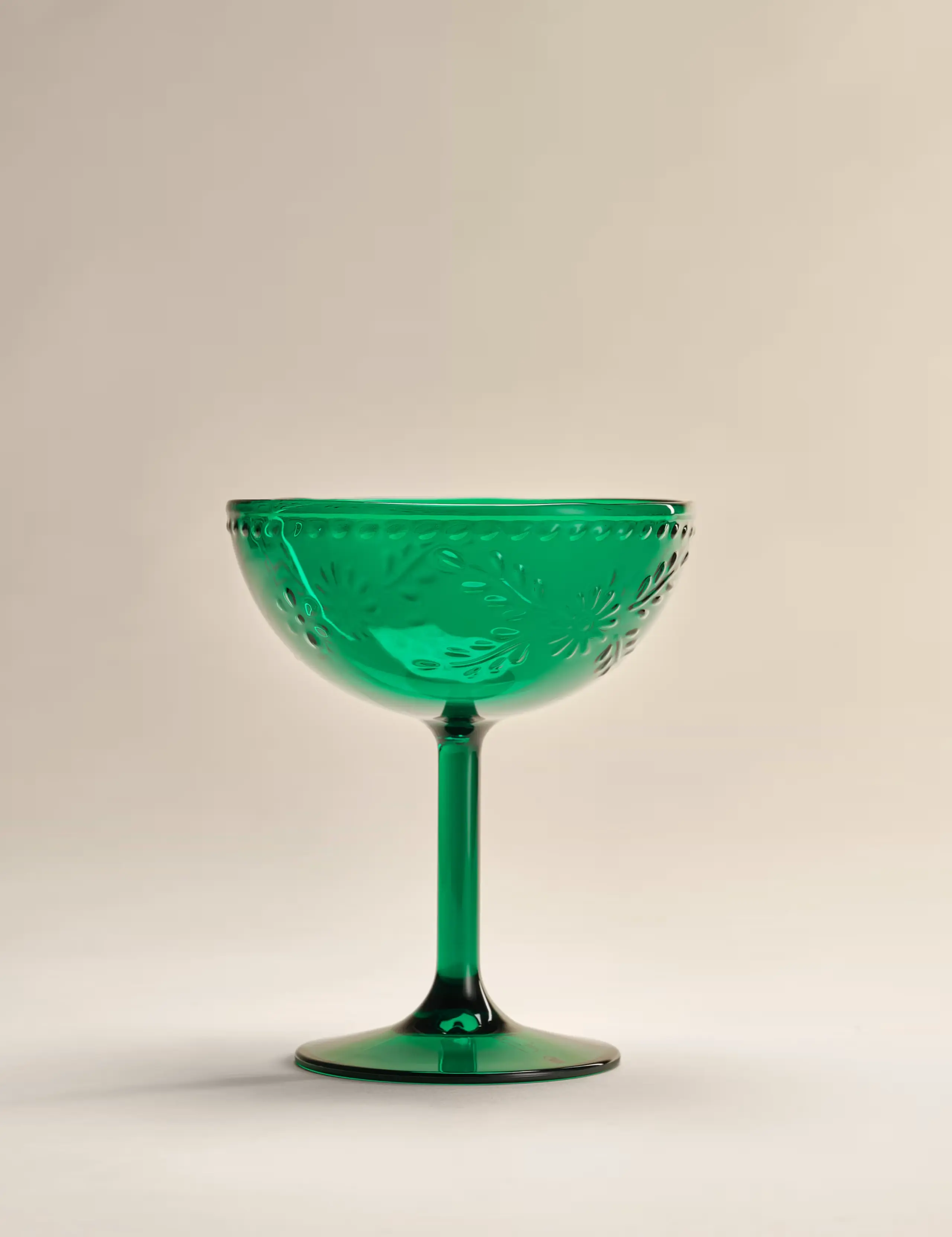 A green coupe picnic glass