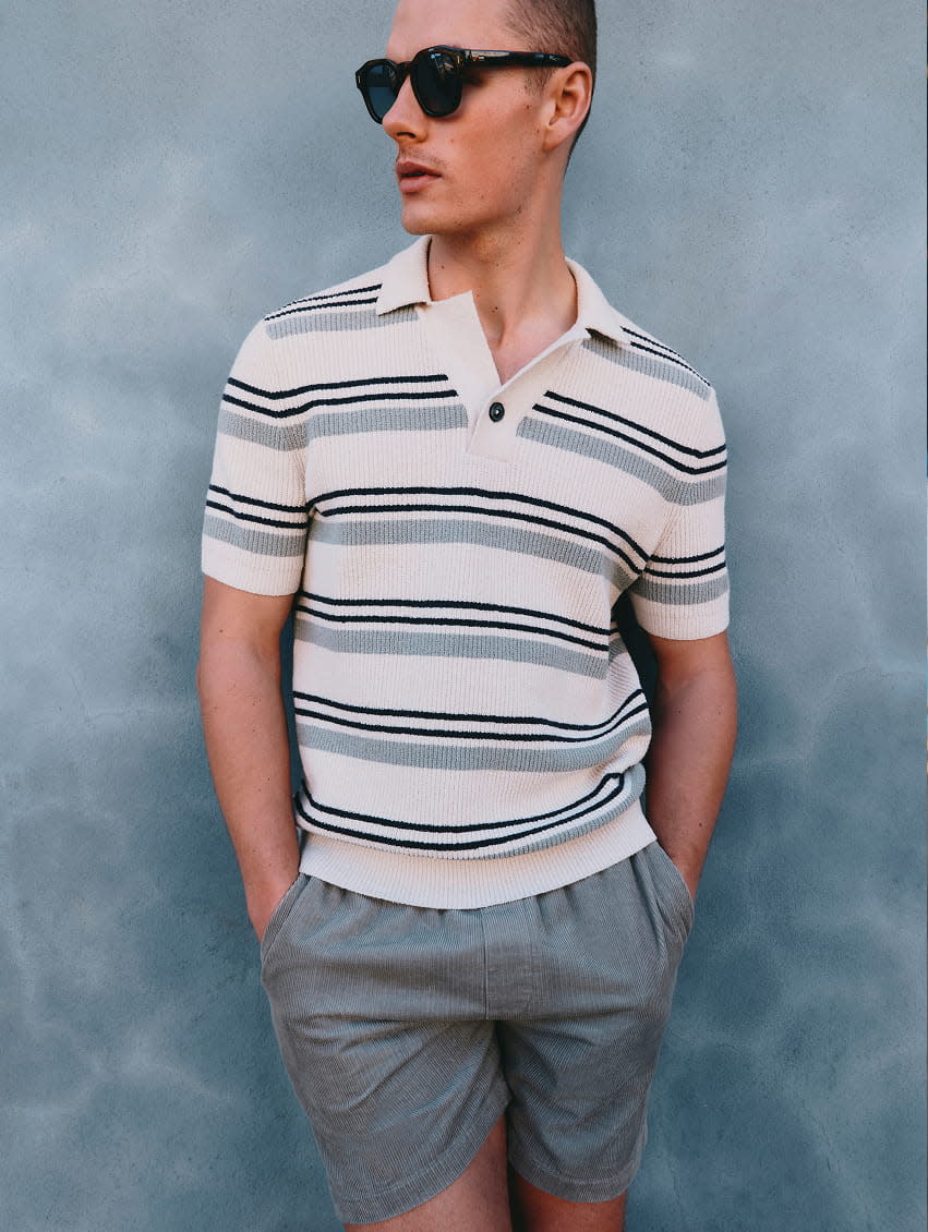 DESKTOP TRIO 851X1130-3