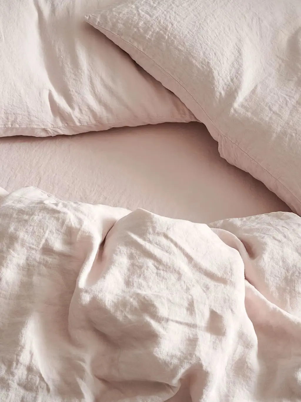 Pink linen duvet and pillows