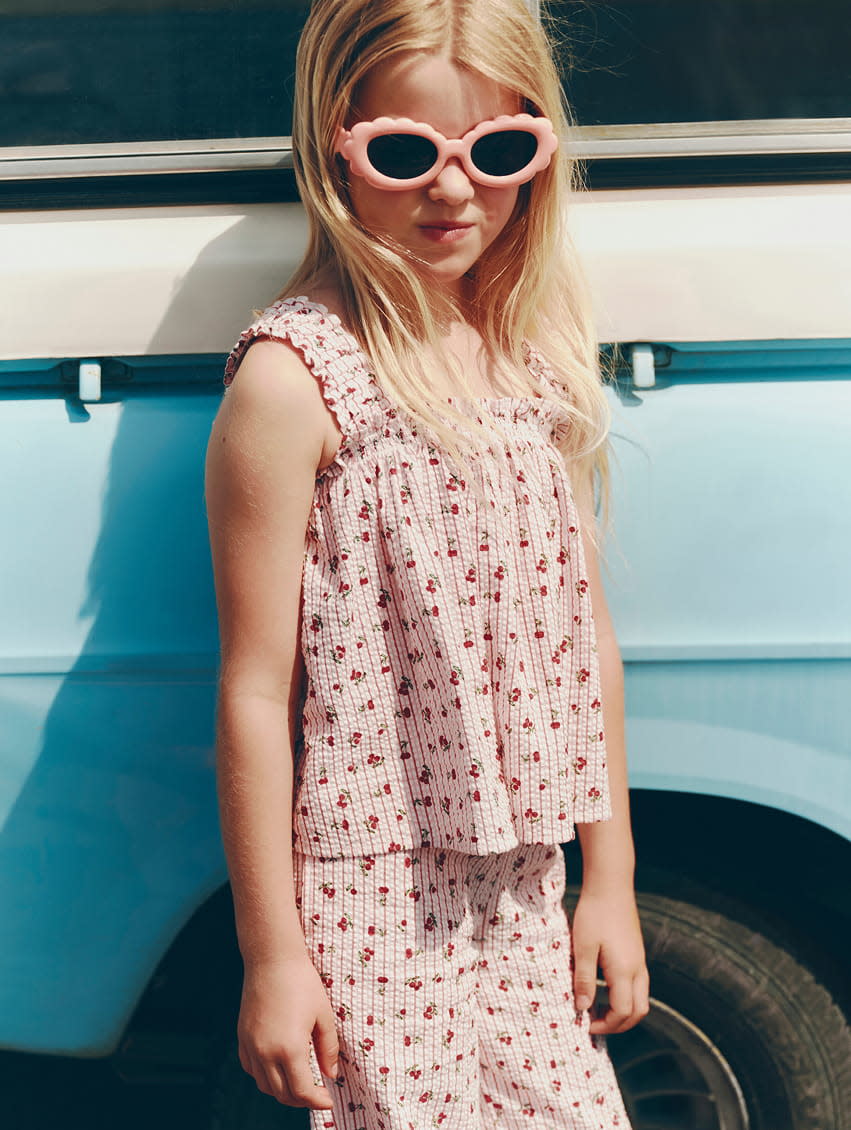 DESKTOP TRIO 851X1130-3