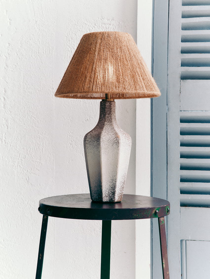 DESKTOP TRIO 851X1130-3