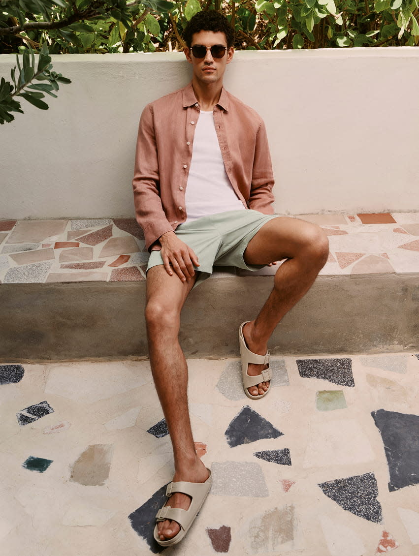 DESKTOP TRIO 851X1130-2