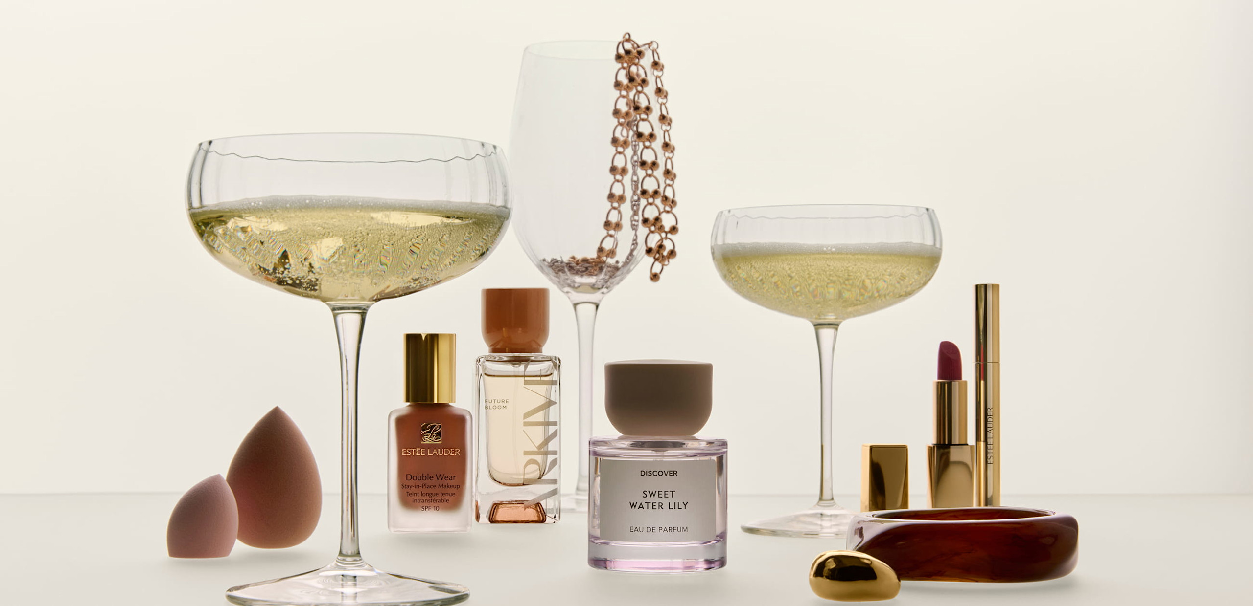 DESKTOP HERO 2880X1621