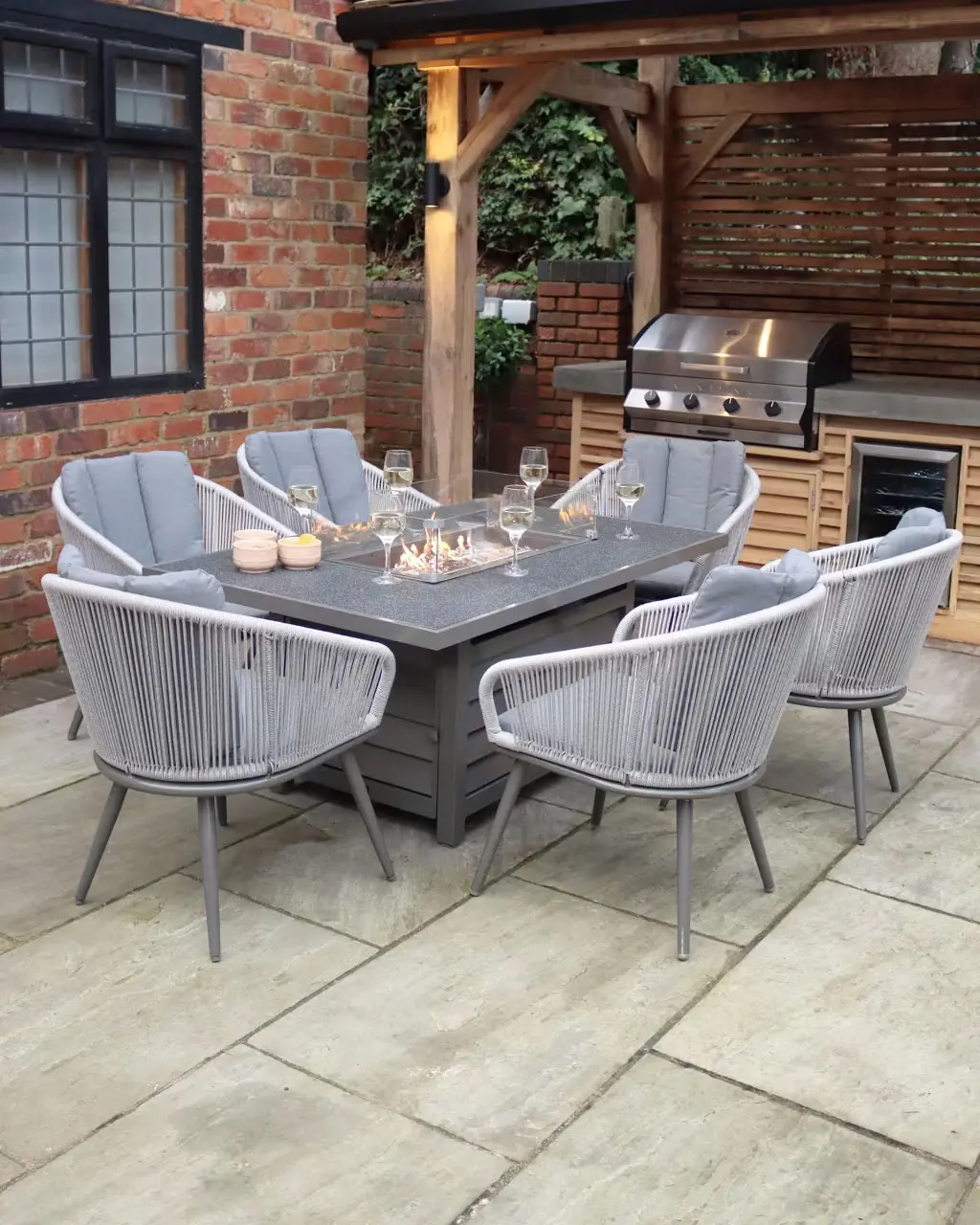 Garden with outdoor tables and chairs at M&S