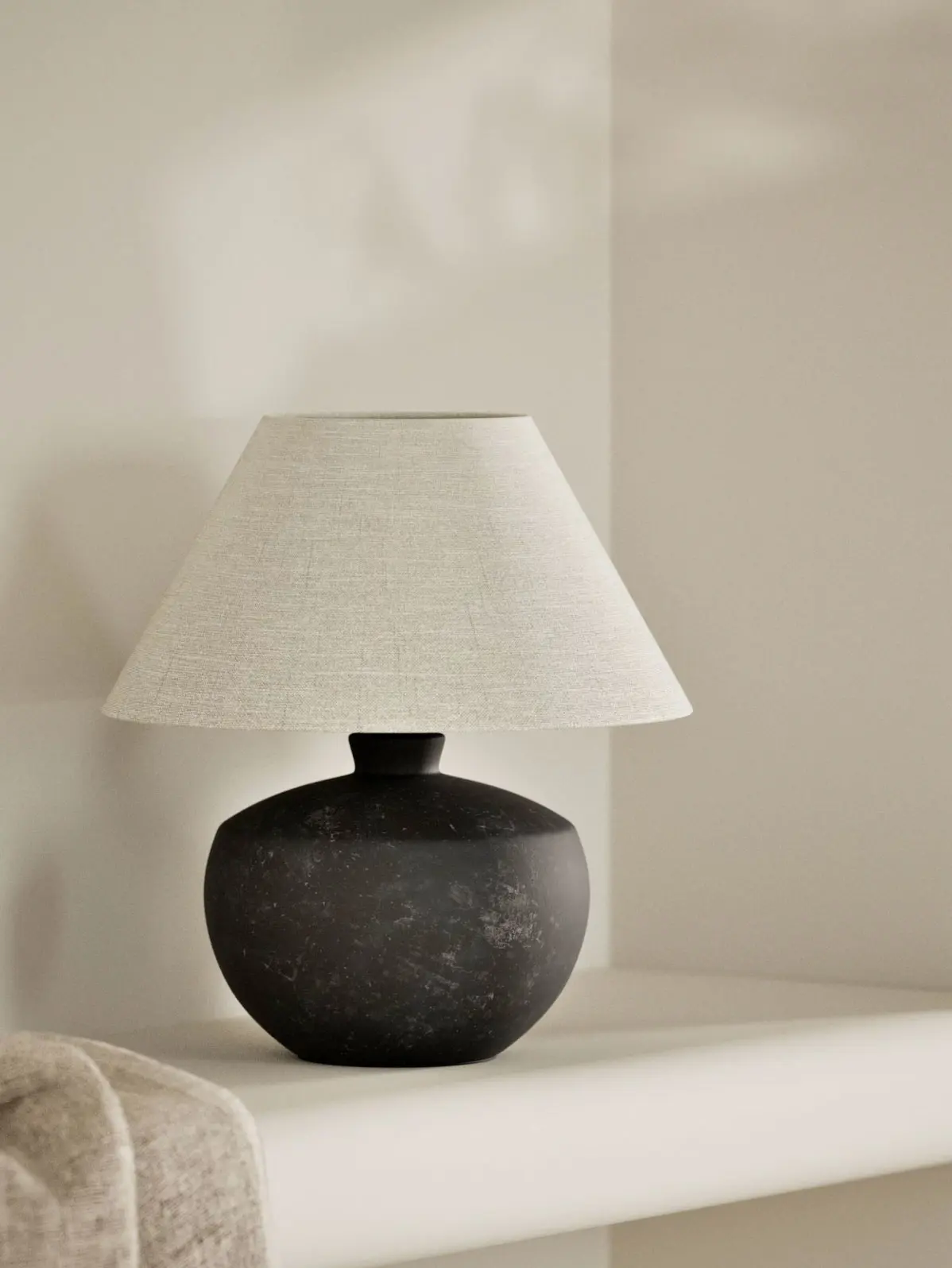 Monochrome table lamp