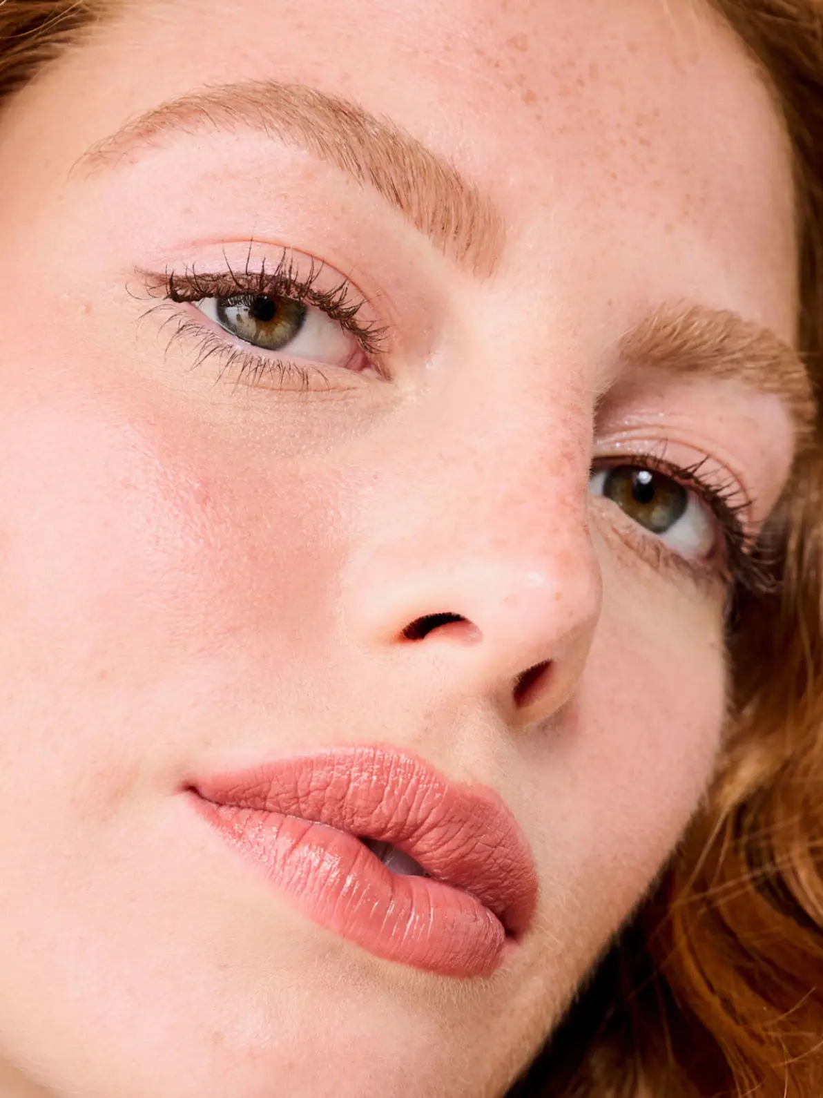 Woman with green eyes wearing brown eyeliner