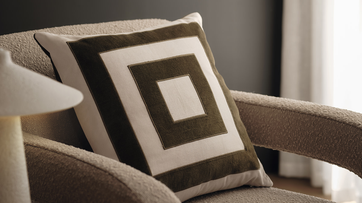 Chair with square cushion