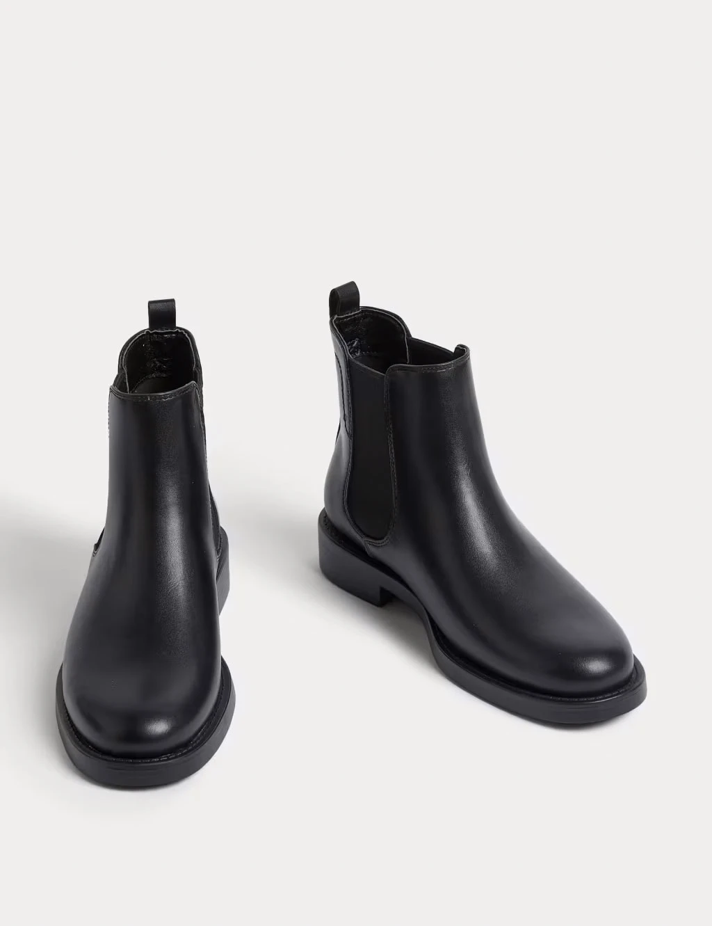 Black Chelsea boots with Insolia Flex technology