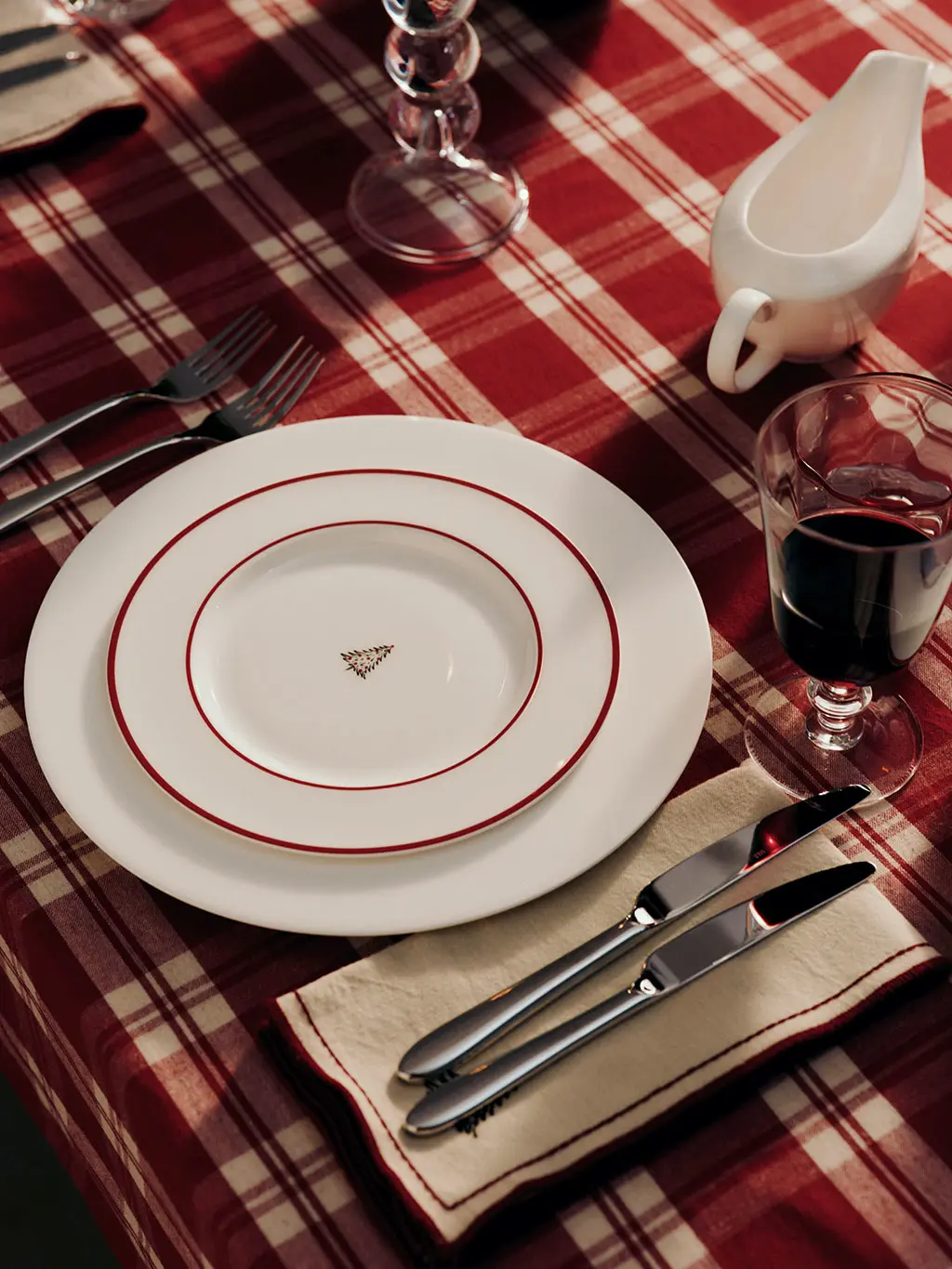 Plates, napkins and silverware on table