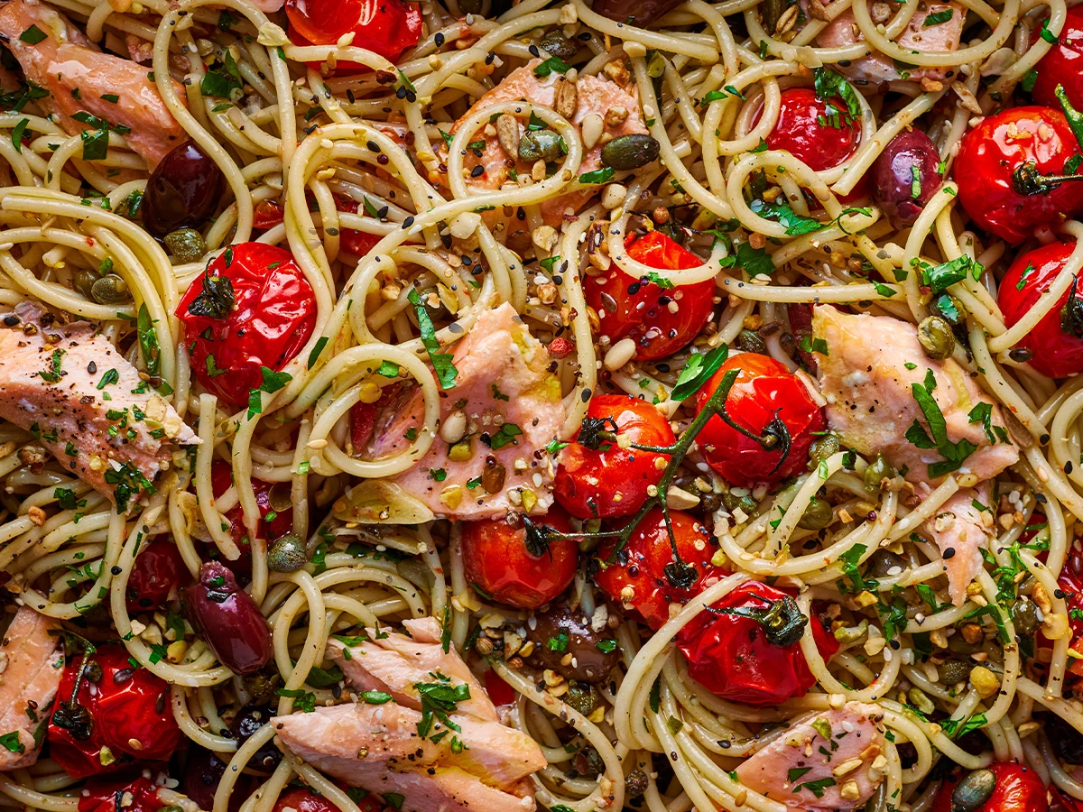 Salmon puttanescan spaghetti
