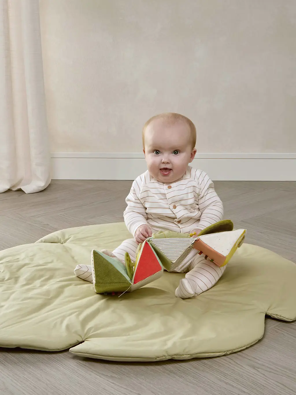 Baby with Mamas & Papas' Born to be Wild activity folding cube