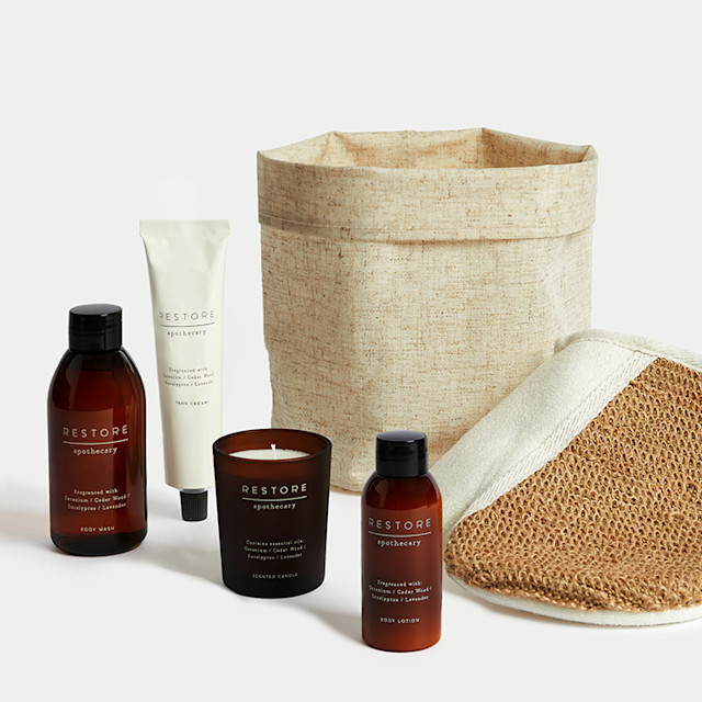 20230114 SL-LONGER-FEATURE XBU HOLIDAY-PACKING-GUIDE BSLH-10427 HERO