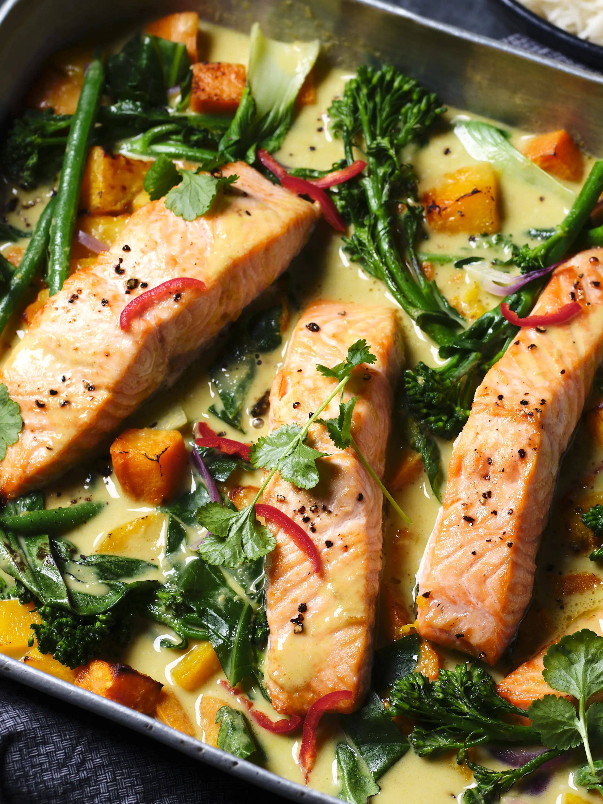 Salmon traybake with veggies