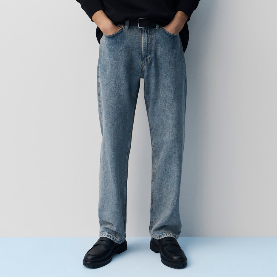 Man wearing blue jeans