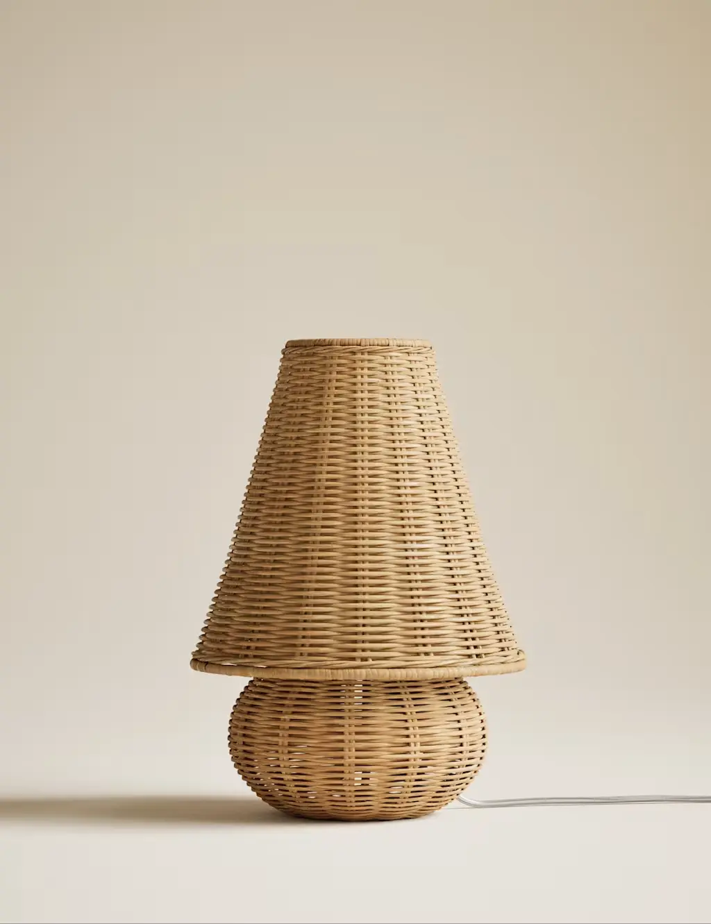 Woven wicker table lamp