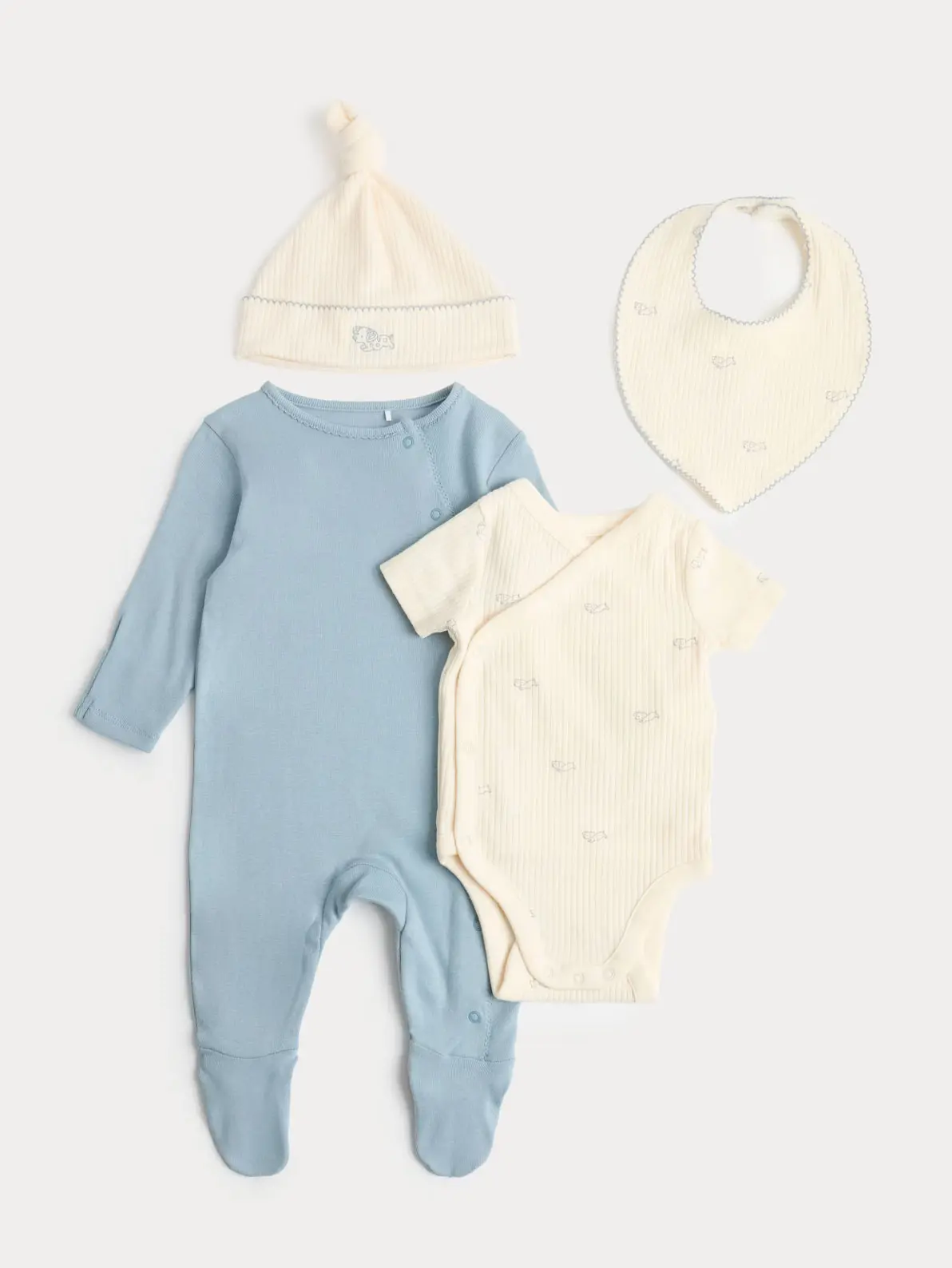 Baby set with matching hat and bib in blue and cream 