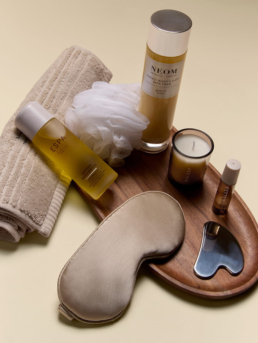 DESKTOP TRIO 851X1130-1