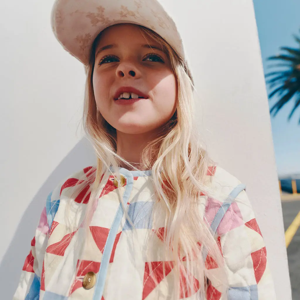 Girl wearing a cap with a quilted jacket