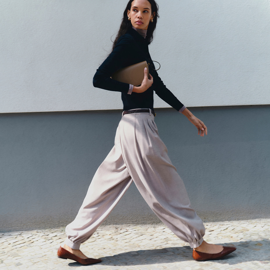 Woman wearing trousers with cuffed hems and black top