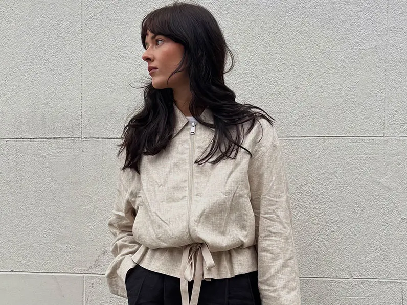 Woman wearing a cream-coloured jacket