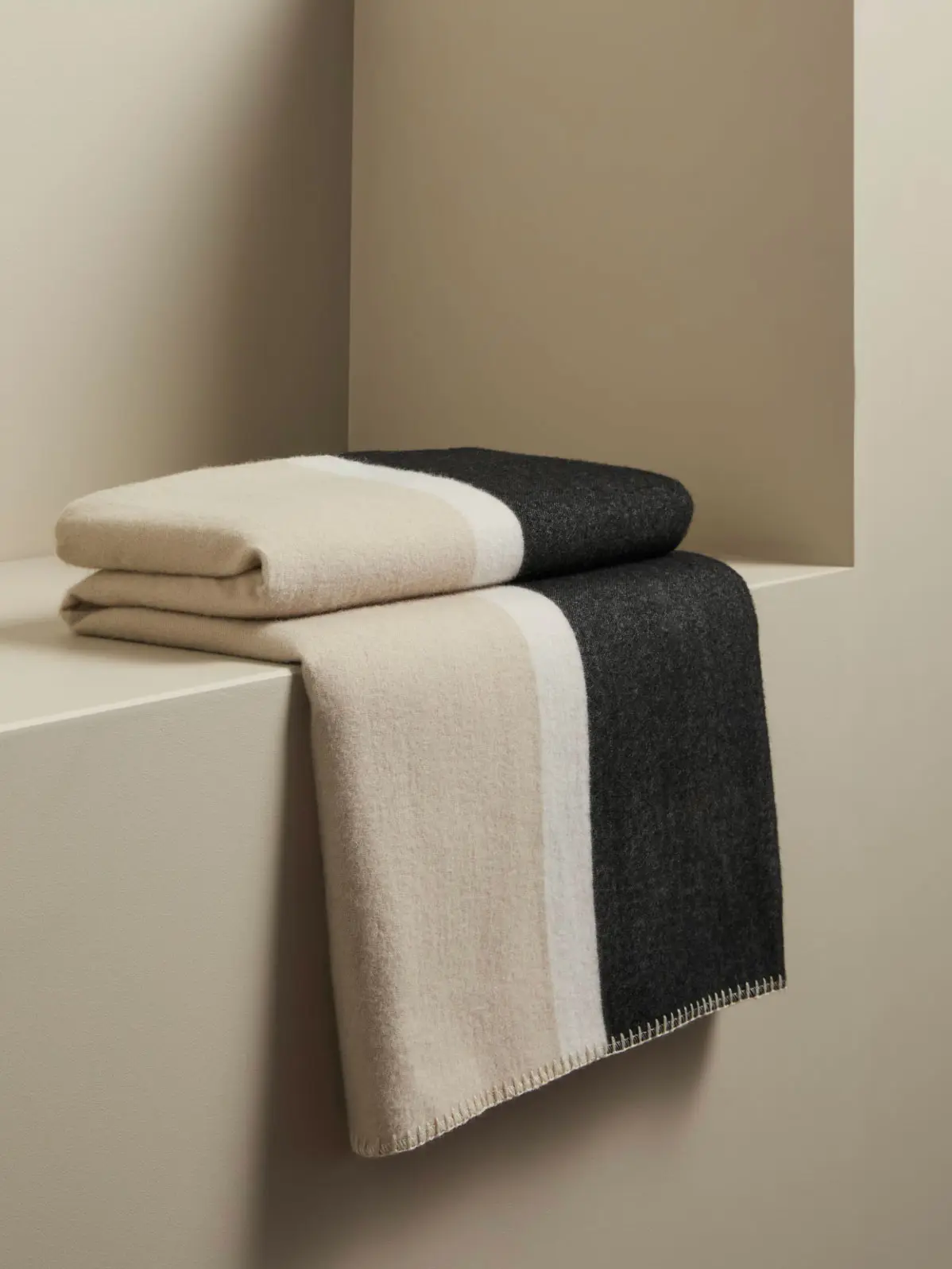 Colour-block throw blanket in cream and black 
