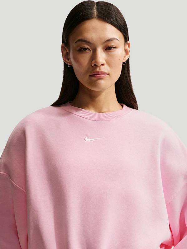 woman wearing pink t-shirts