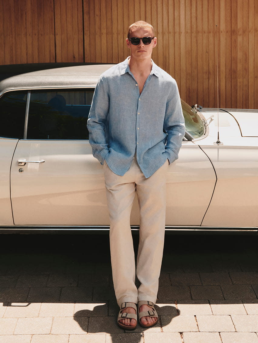 DESKTOP TRIO 851X1130-1