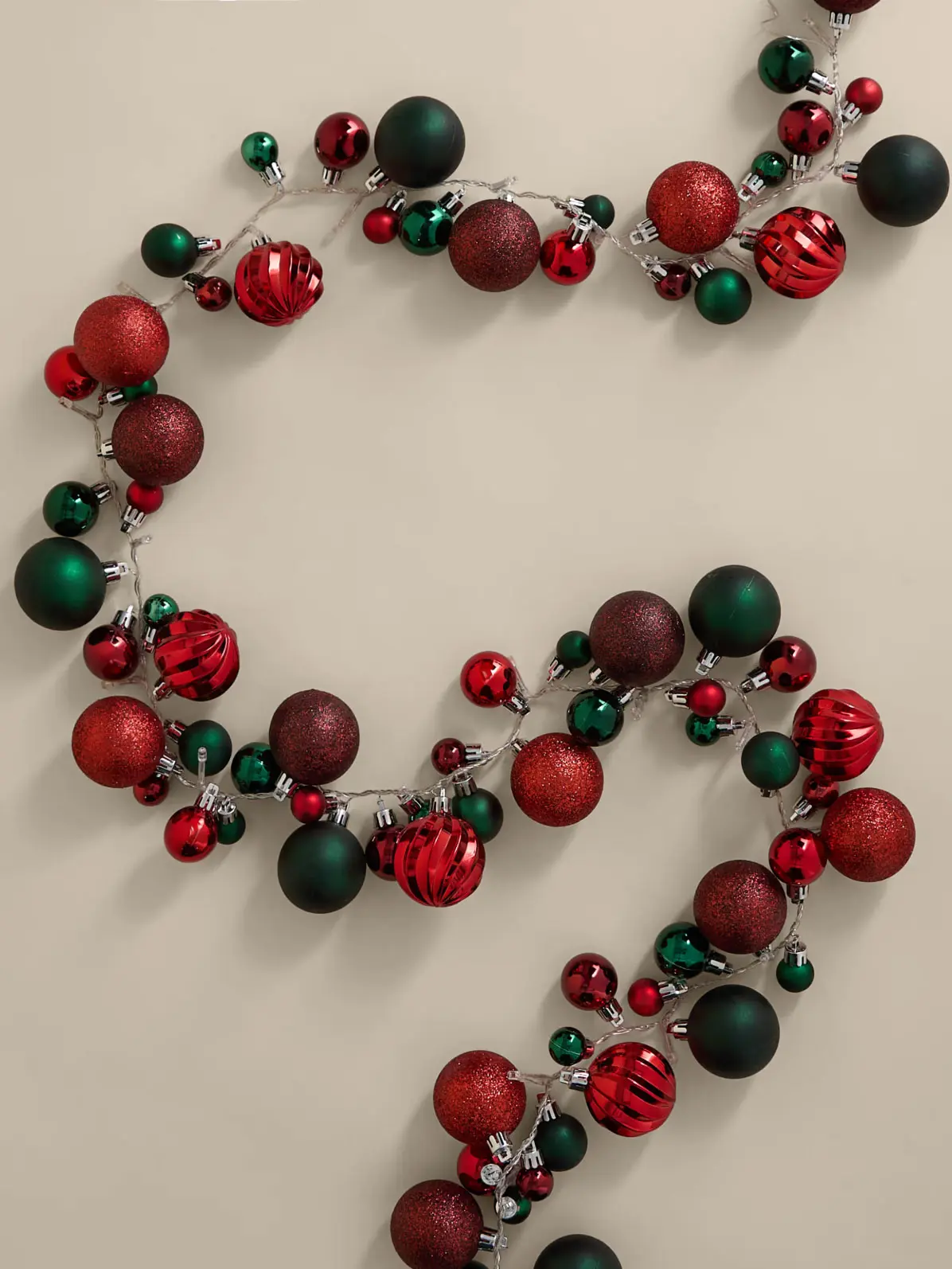 Red and green bauble string lights