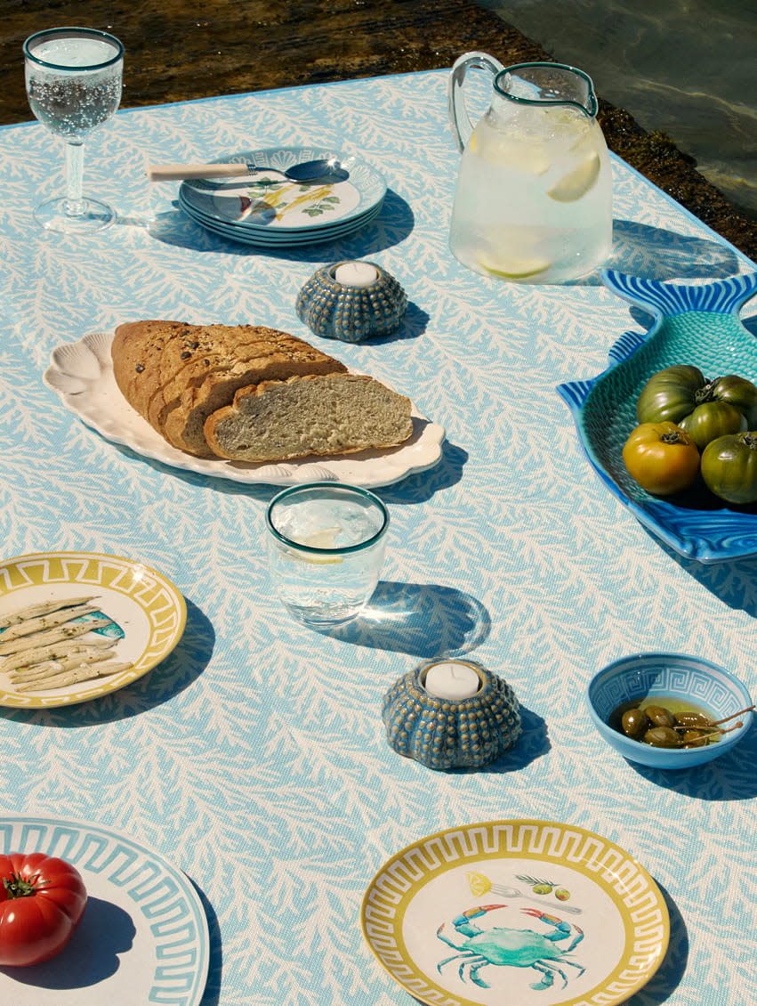 DESKTOP TRIO 851X1130-2