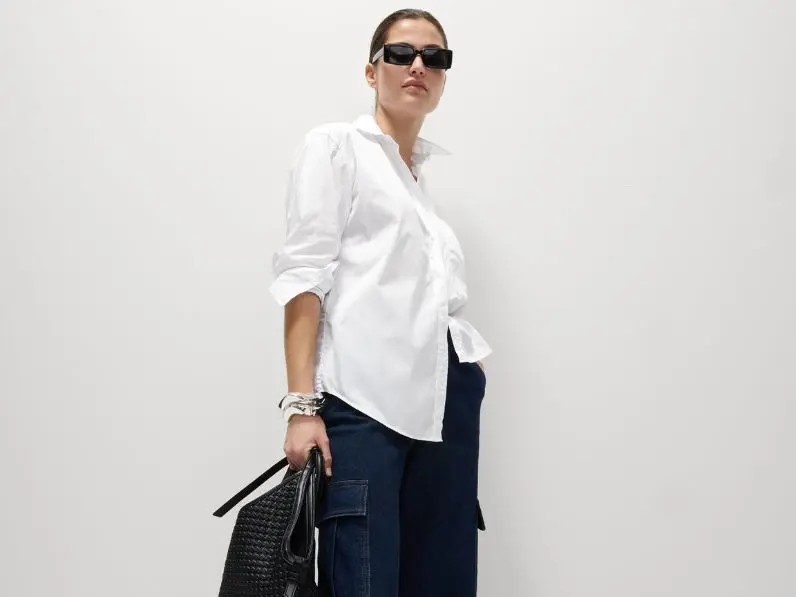 Woman white oversized cotton shirt and navy cargo jeans