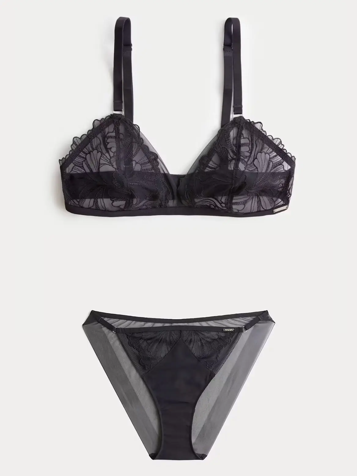 Matching bra and underwear set in black