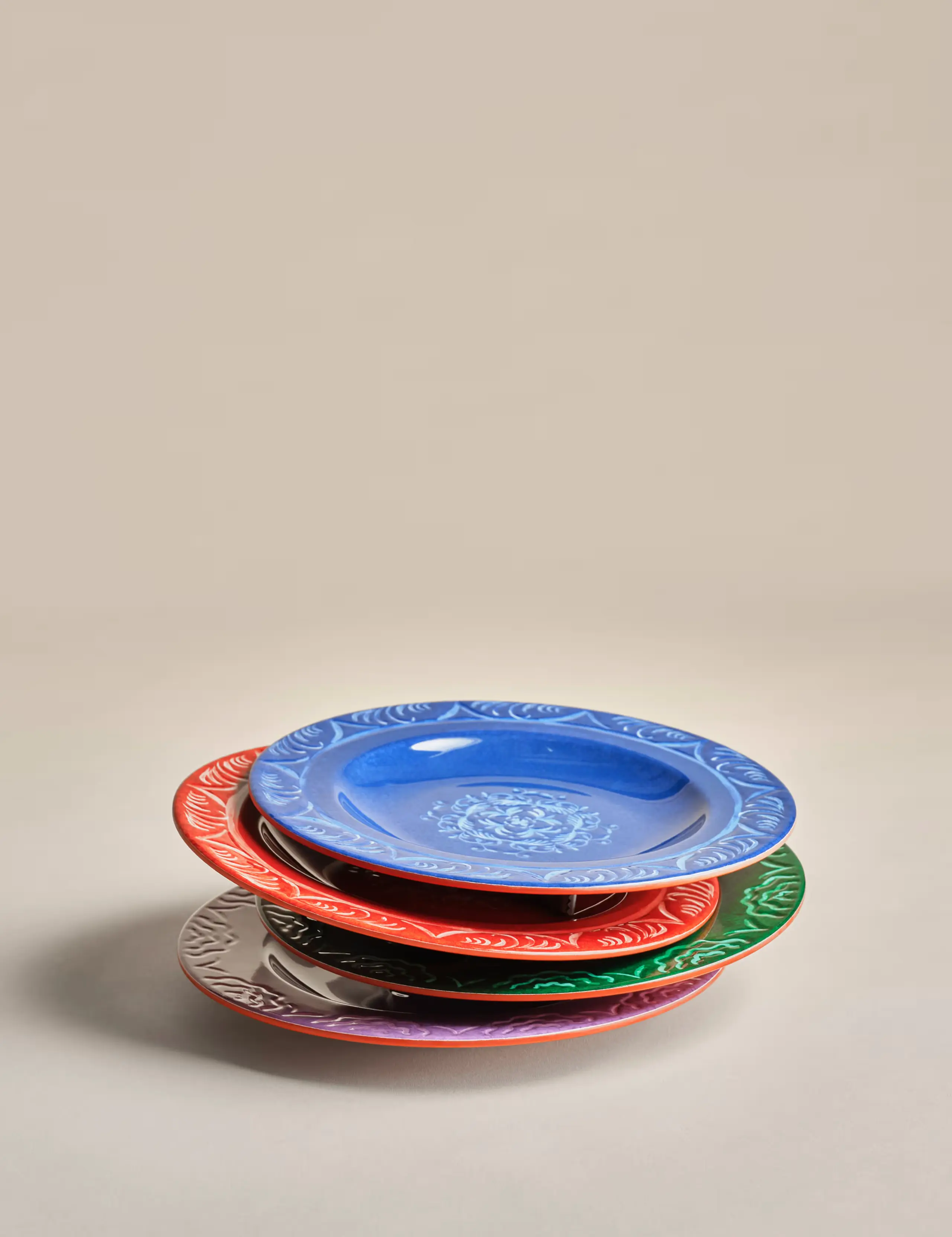 A stack of picnic plates