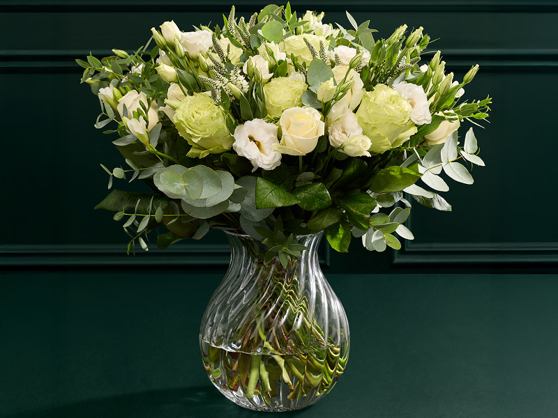 Table scape christmas flowers with vase