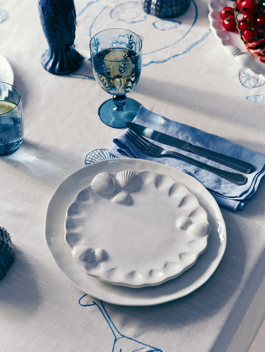 DESKTOP TRIO 851X1130-2