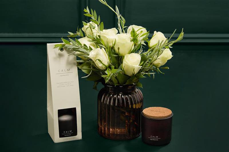 Rose Bouquet with Calm Candle Diffuser