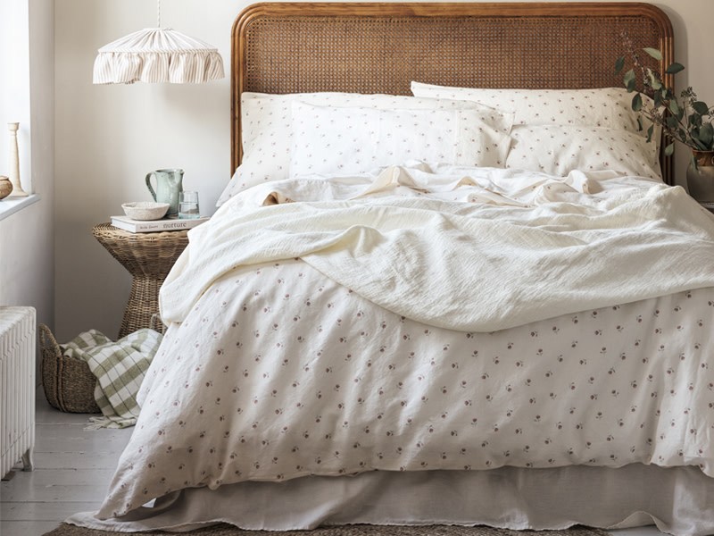 white bedding with rose flowers print