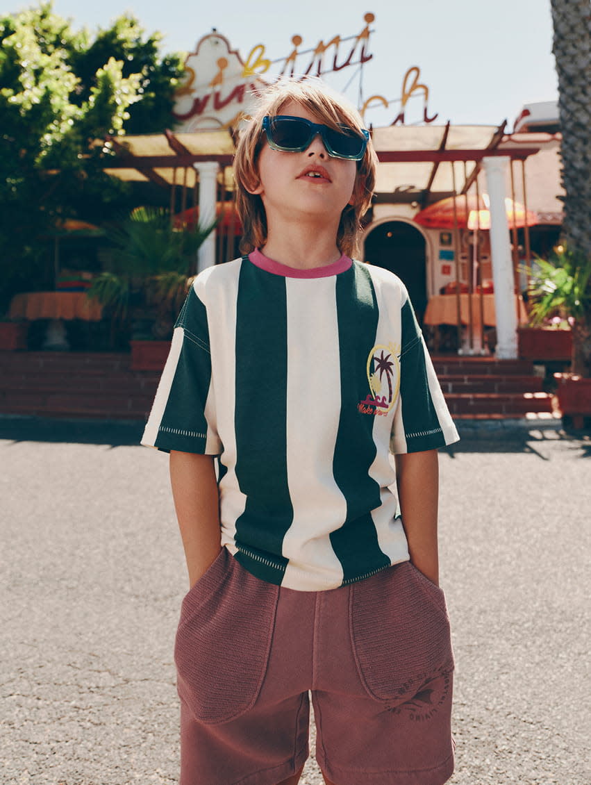 DESKTOP TRIO 851X1130-3