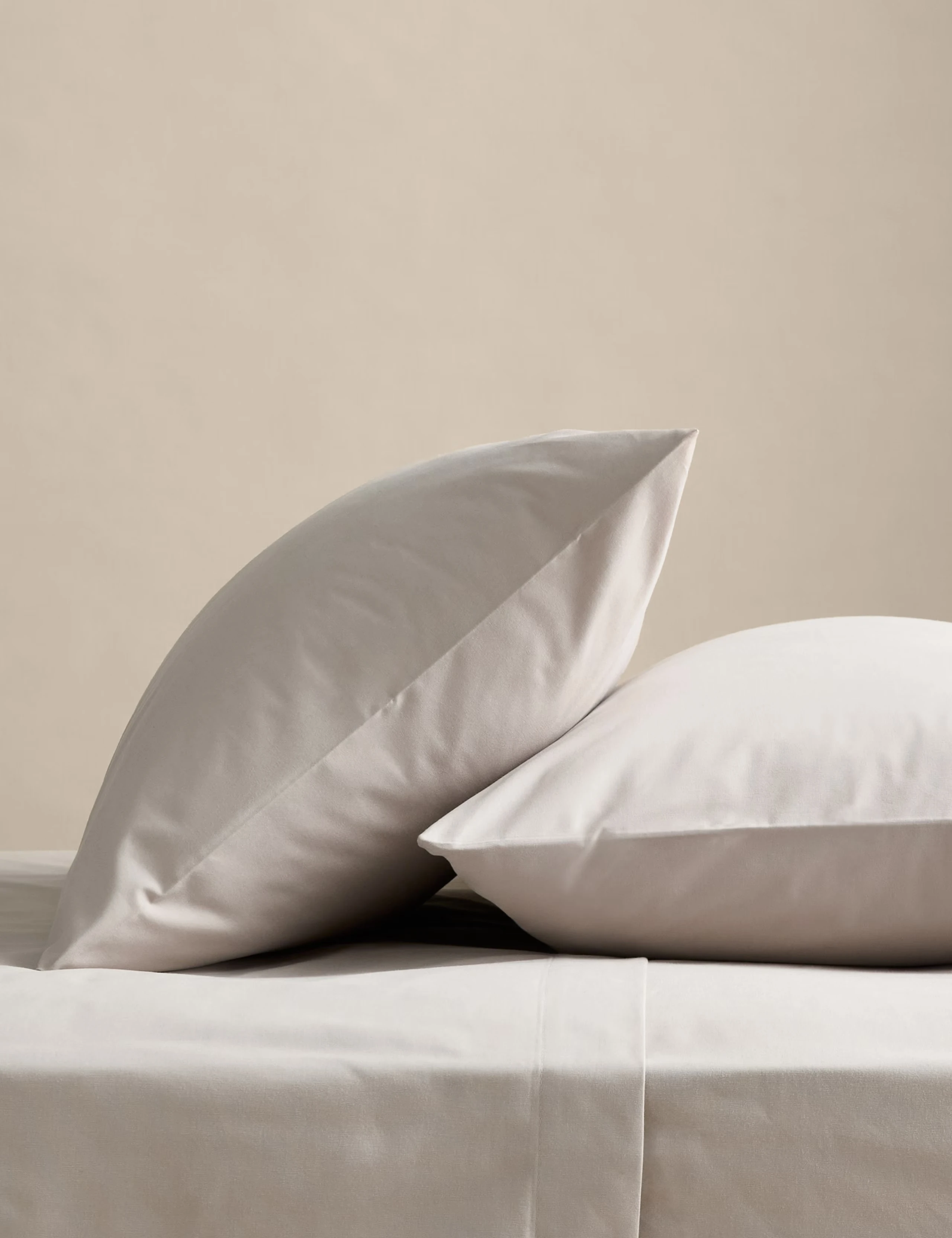 Body sensor bedding set in a silver grey cotton.