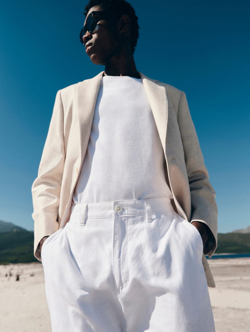 DESKTOP TRIO 851X1130-1