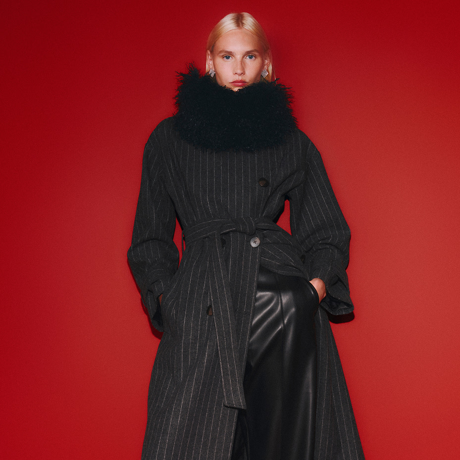 Woman in black coat with faux fur trim