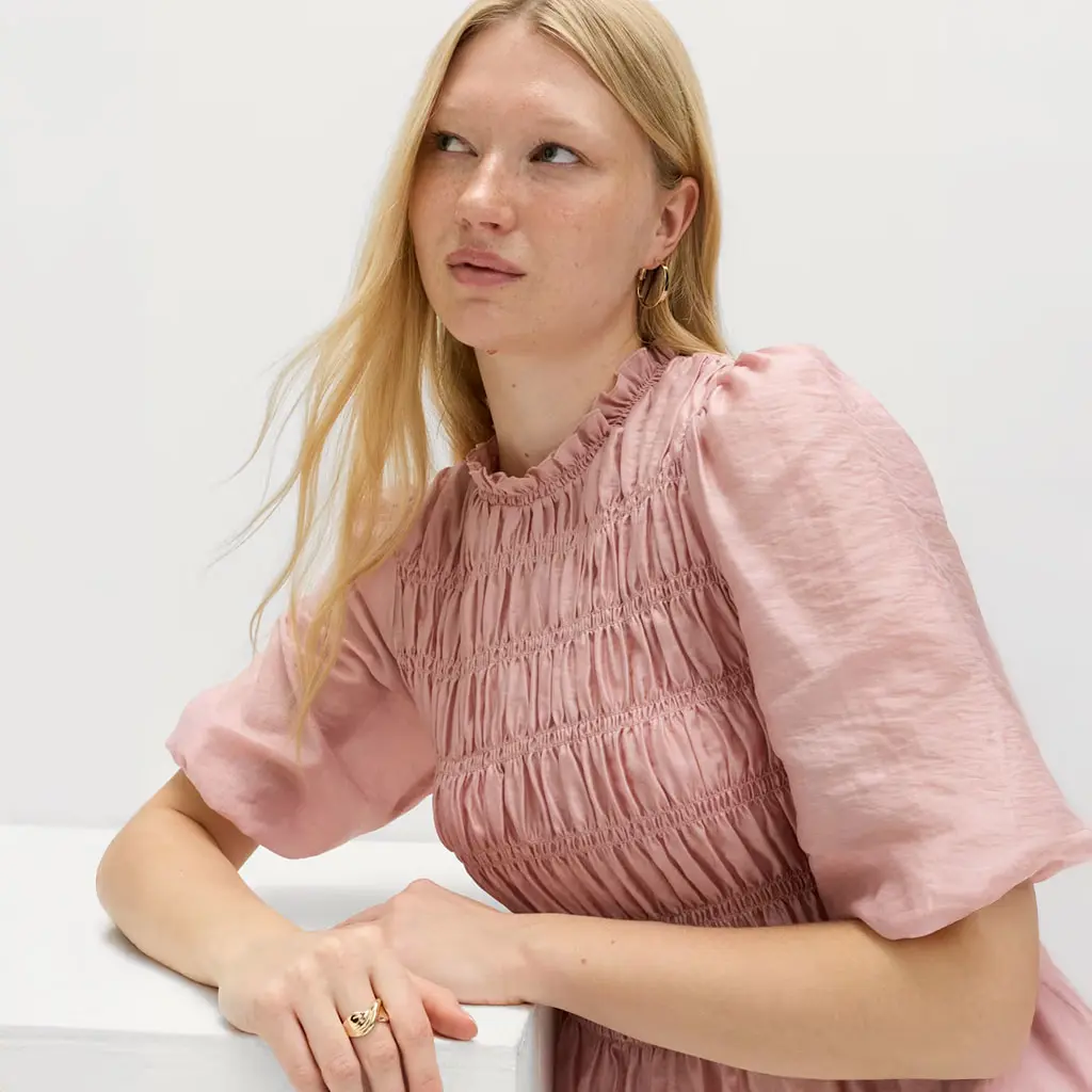 Girl wearing a pink puff-sleeve blouse