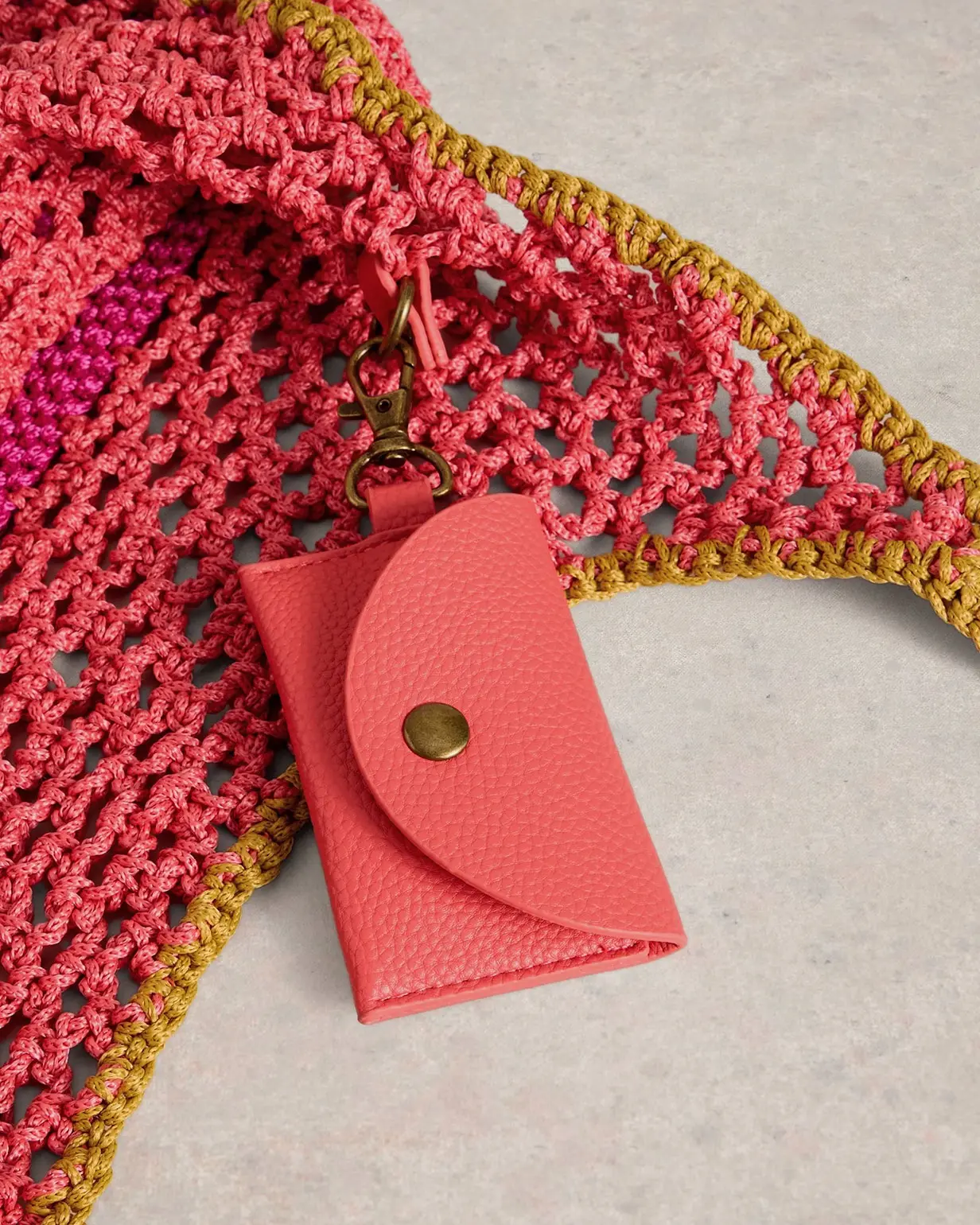 Small detachable purse attached to crochet bag