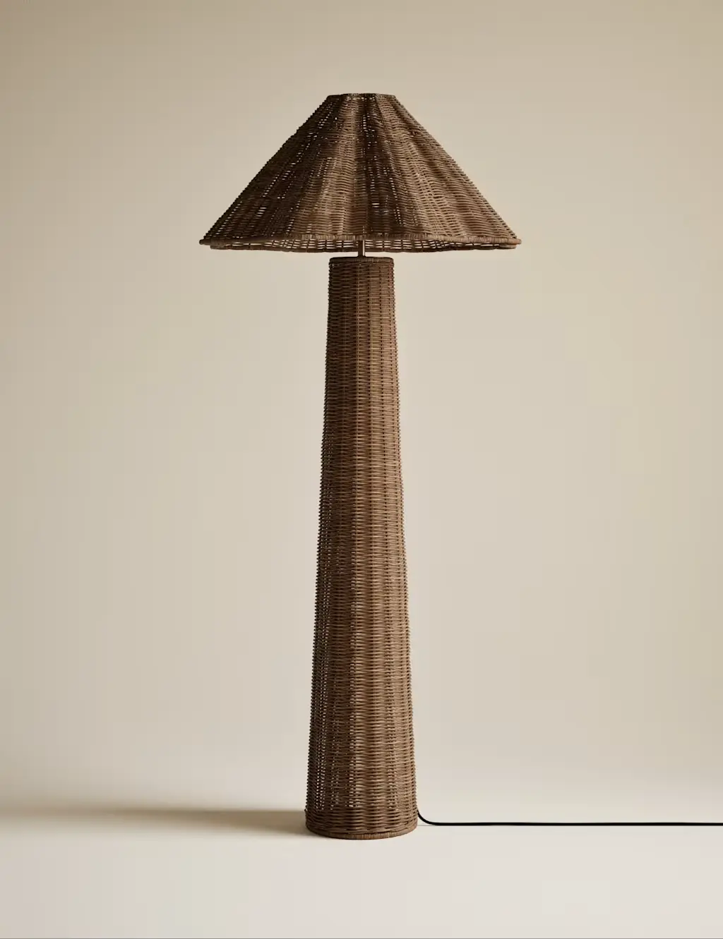 Wicker scallop flare floor lamp